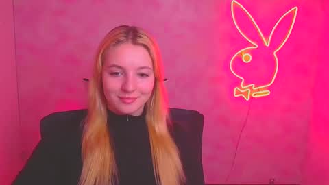 Snapshot of _mila_la_ chatting on February 27, 12:23 pm Melanie online show from February 27, 12:23 pm