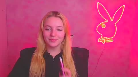 Snapshot of _mila_la_ chatting on February 27, 3:26 pm Melanie online show from February 27, 3:26 pm