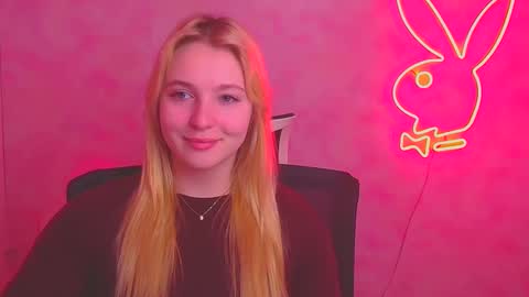 Snapshot of _mila_la_ chatting on February 28, 7:05 am Melanie online show from February 28, 7:05 am