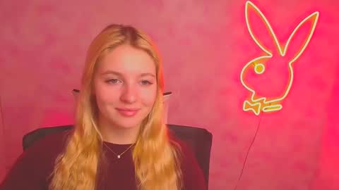 Snapshot of _mila_la_ chatting on March 4, 7:08 am Melanie online show from March 4, 7:08 am