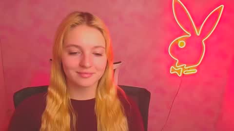 Snapshot of _mila_la_ chatting on March 4, 10:13 am Melanie online show from March 4, 10:13 am
