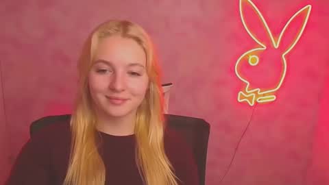 Snapshot of _mila_la_ chatting on March 6, 10:09 am Melanie online show from March 6, 10:09 am