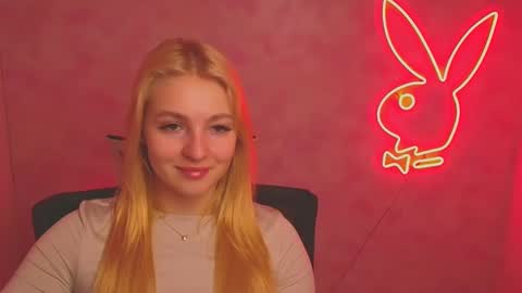 Snapshot of _mila_la_ chatting on March 9, 12:31 pm Melanie online show from March 9, 12:31 pm
