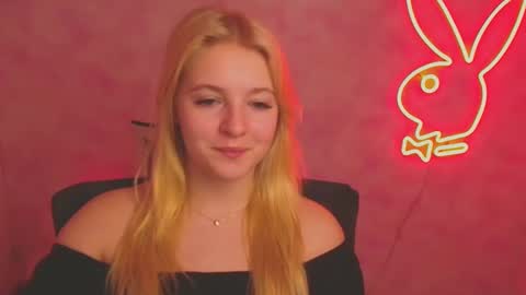 Snapshot of _mila_la_ chatting on March 11, 9:56 am Melanie online show from March 11, 9:56 am