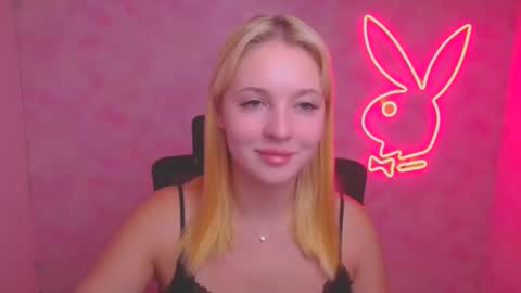 Snapshot of _mila_la_ chatting on September 11, 11:21 am Melanie online show from September 11, 11:21 am