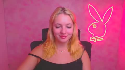 Snapshot of _mila_la_ chatting on September 13, 6:57 am Melanie online show from September 13, 6:57 am