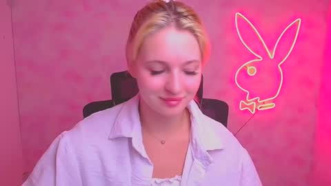 Snapshot of _mila_la_ chatting on September 15, 6:02 am Melanie online show from September 15, 6:02 am