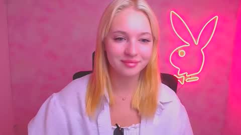 Snapshot of _mila_la_ chatting on September 16, 5:52 am Melanie online show from September 16, 5:52 am