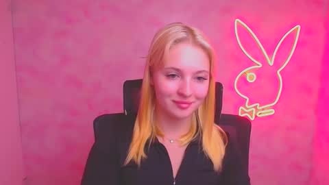 Snapshot of _mila_la_ chatting on September 19, 5:53 am Melanie online show from September 19, 5:53 am