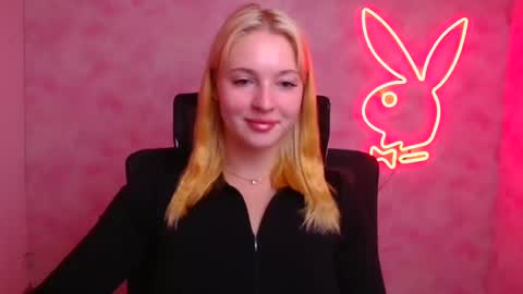 Snapshot of _mila_la_ chatting on September 25, 11:25 am Melanie online show from September 25, 11:25 am