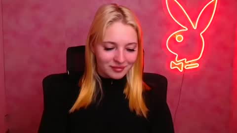 Snapshot of _mila_la_ chatting on October 4, 11:41 am Melanie online show from October 4, 11:41 am