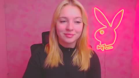 Snapshot of _mila_la_ chatting on October 15, 8:58 am Melanie online show from October 15, 8:58 am