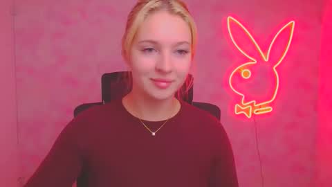 Snapshot of _mila_la_ chatting on October 18, 11:33 am Melanie online show from October 18, 11:33 am