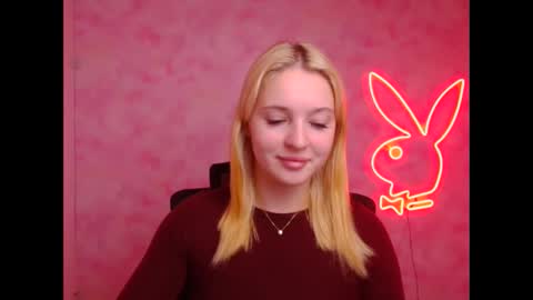 Snapshot of _mila_la_ chatting on October 21, 11:44 am Melanie online show from October 21, 11:44 am