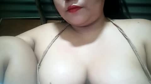 Snapshot of _milkytitsmomxx_ chatting on May 9, 4:56 pm _milkytitsmomxx_ online show from May 9, 4:56 pm