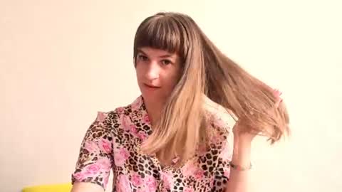 Snapshot of _minnie_boo_ chatting on July 24, 8:12 am Boo online show from July 24, 8:12 am