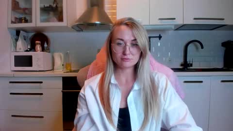 Snapshot of _miss_eva_ chatting on October 23, 5:44 pm Eva online show from October 23, 5:44 pm