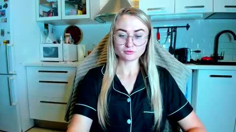 Snapshot of _miss_eva_ chatting on November 18, 8:57 pm Eva online show from November 18, 8:57 pm