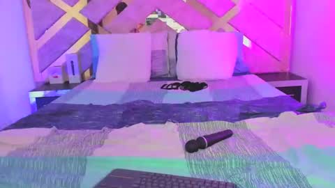 Khloe  online show from December 10, 9:11 pm