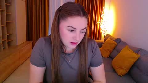 Mia online show from April 23, 7:30 am