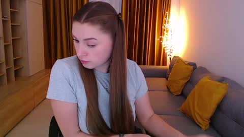 Mia online show from May 7, 10:09 am