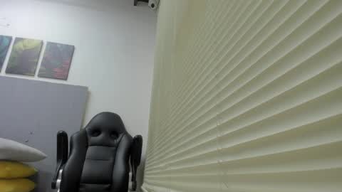 _molly_rosse_ online show from May 2, 12:10 pm