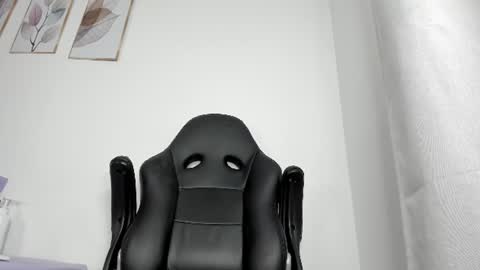 _molly_rosse_ online show from June 17, 12:07 pm
