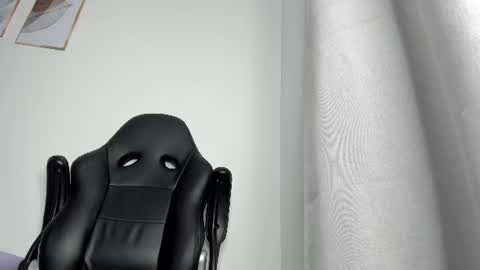 _molly_rosse_ online show from July 3, 12:00 pm