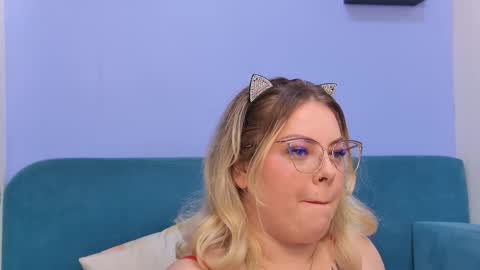 Snapshot of _mooncake chatting on October 30, 5:31 am Fiona online show from October 30, 5:31 am