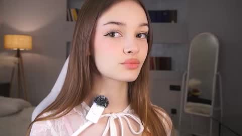 Snapshot of _moonlit_melody_ chatting on March 8, 5:28 pm Margo online show from March 8, 5:28 pm