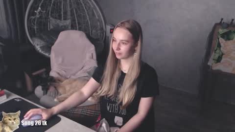 Debby  online show from October 1, 7:20 pm