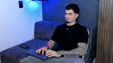 Snapshot of _mrcock_ chatting on May 26, 5:14 am _mrcock_ online show from May 26, 5:14 am