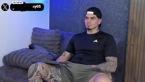 Snapshot of _mrcock_ chatting on June 10, 5:28 am _mrcock_ online show from June 10, 5:28 am