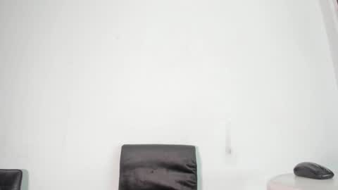 Snapshot of _naomi_fox chatting on February 2, 8:51 pm shantall online show from February 2, 8:51 pm