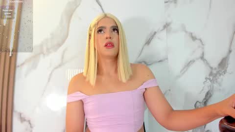 Snapshot of _naomi_fox chatting on March 7, 1:51 pm shantall online show from March 7, 1:51 pm