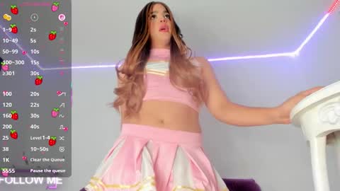 Snapshot of _naomi_fox chatting on October 6, 6:00 am shantall online show from October 6, 6:00 am