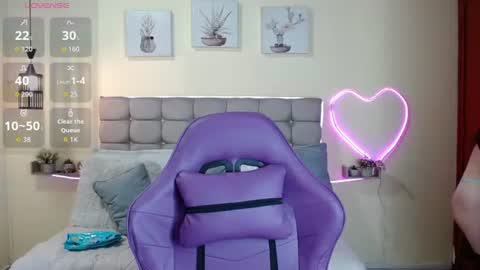 Snapshot of _naomi_s chatting on June 14, 1:46 pm _naomi_s online show from June 14, 1:46 pm