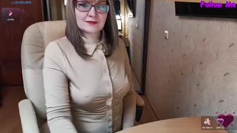 MagicWoman online show from December 3, 5:33 pm