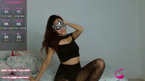 Snapshot of _nayade_ chatting on October 14, 11:49 pm _nayade_ online show from October 14, 11:49 pm