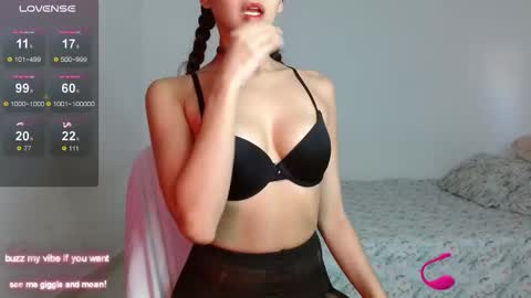 _nayade_ online show from February 25, 10:08 pm