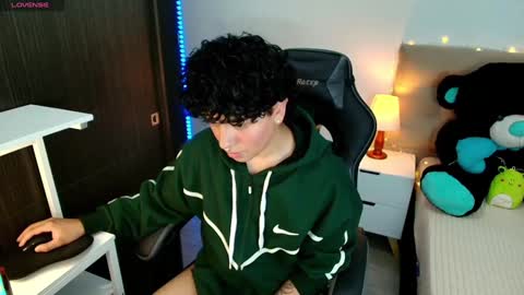 Nicolas online show from December 3, 10:40 pm