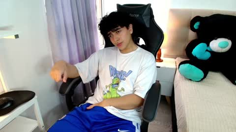 Nicolas online show from December 7, 9:00 pm