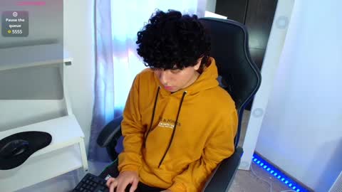 Nicolas online show from January 22, 7:03 pm