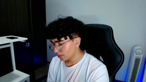 Nicolas online show from February 5, 10:44 pm