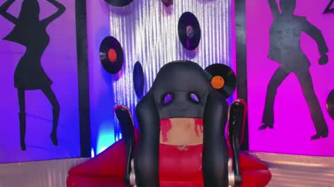 Snapshot of _nickyminach chatting on July 8, 7:18 pm Nicky Please help me with your thumbs up its importan online show from July 8, 7:18 pm