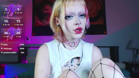 Snapshot of _nicole_meow_ chatting on December 16, 3:00 am Nicole online show from December 16, 3:00 am
