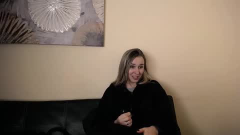 Nica online show from February 4, 9:04 am