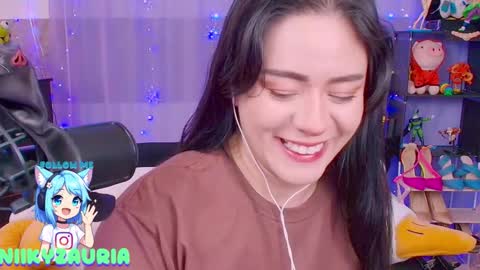 niiky online show from February 1, 6:06 pm