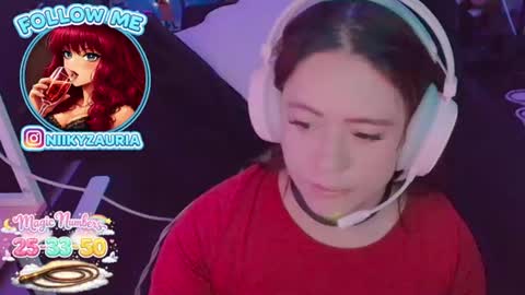 Snapshot of _niiky chatting on June 10, 8:52 pm niiky online show from June 10, 8:52 pm