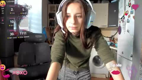 Snapshot of _nika_kik chatting on October 24, 12:45 pm Nika online show from October 24, 12:45 pm